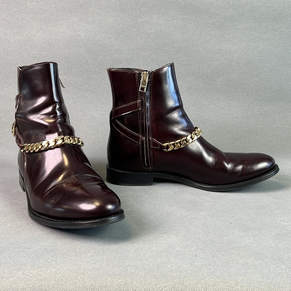 Burberry burgundy bootie size zip gold chain. Leather lining. Gently worn Size39 - Picture 5 of 14
